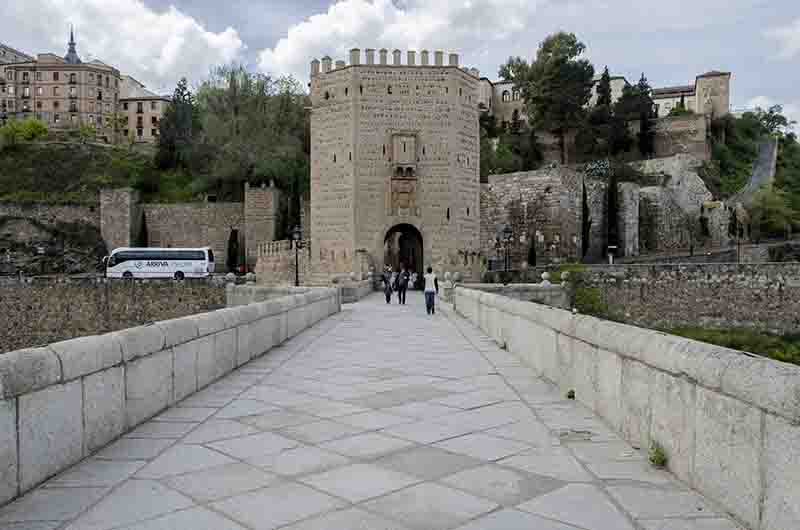 Toledo 053 - puente de Alcántara.jpg